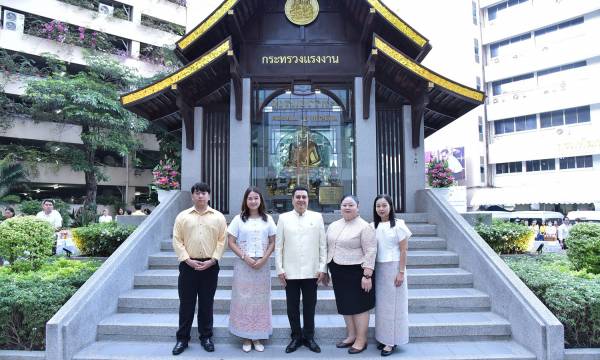 ผู้อำนวยการ สสปท. นำผู้บริหารและเจ้าหน้าที่ร่วมกิจกรรมทำบุญตักบาตรเนื่องในวันมาฆบูชา ประจำปี 2568